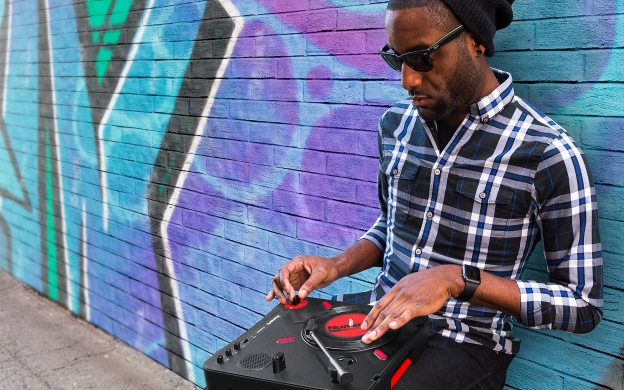 DJ Numark scratch scratching vinyl records decks dj producer 