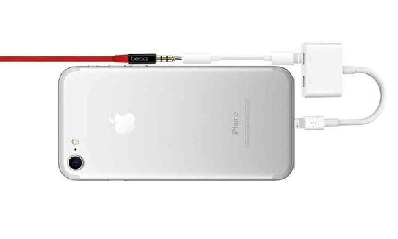 Apple iPhone 7 jack lightning adaptor music headphones