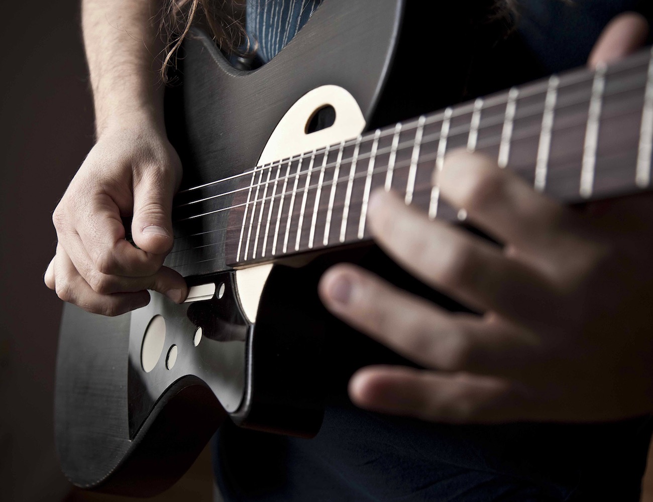 The evolving digital Sensus Smart Guitar just received $220k in funding
