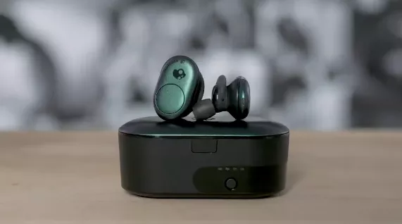 Skullcandy’s earbuds go wireless for the first time