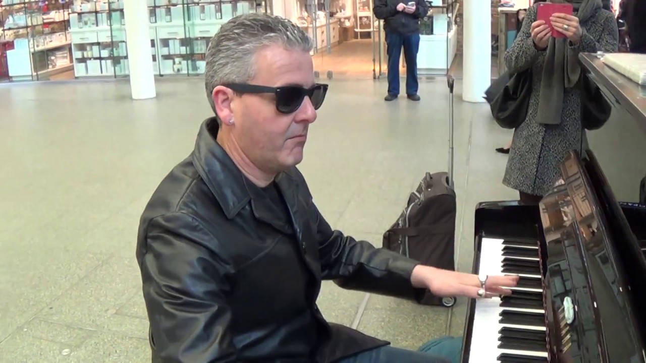 Brendan Kavanagh (Dr K.) Teaching Boogie Woogie Piano at London Train Stations (Video)