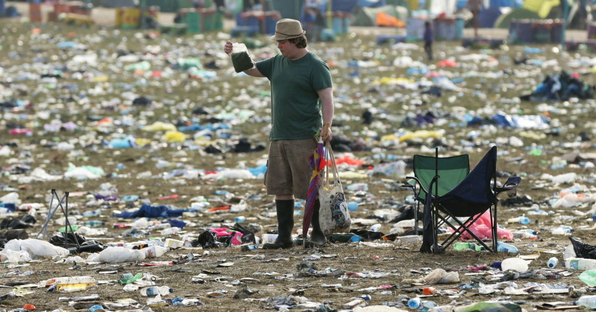 Glastonbury bans plastic bottles from their festival