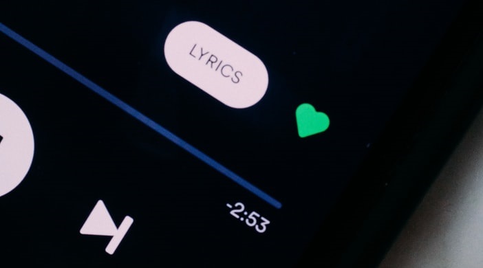 Spotify are experimenting with a karaoke feature