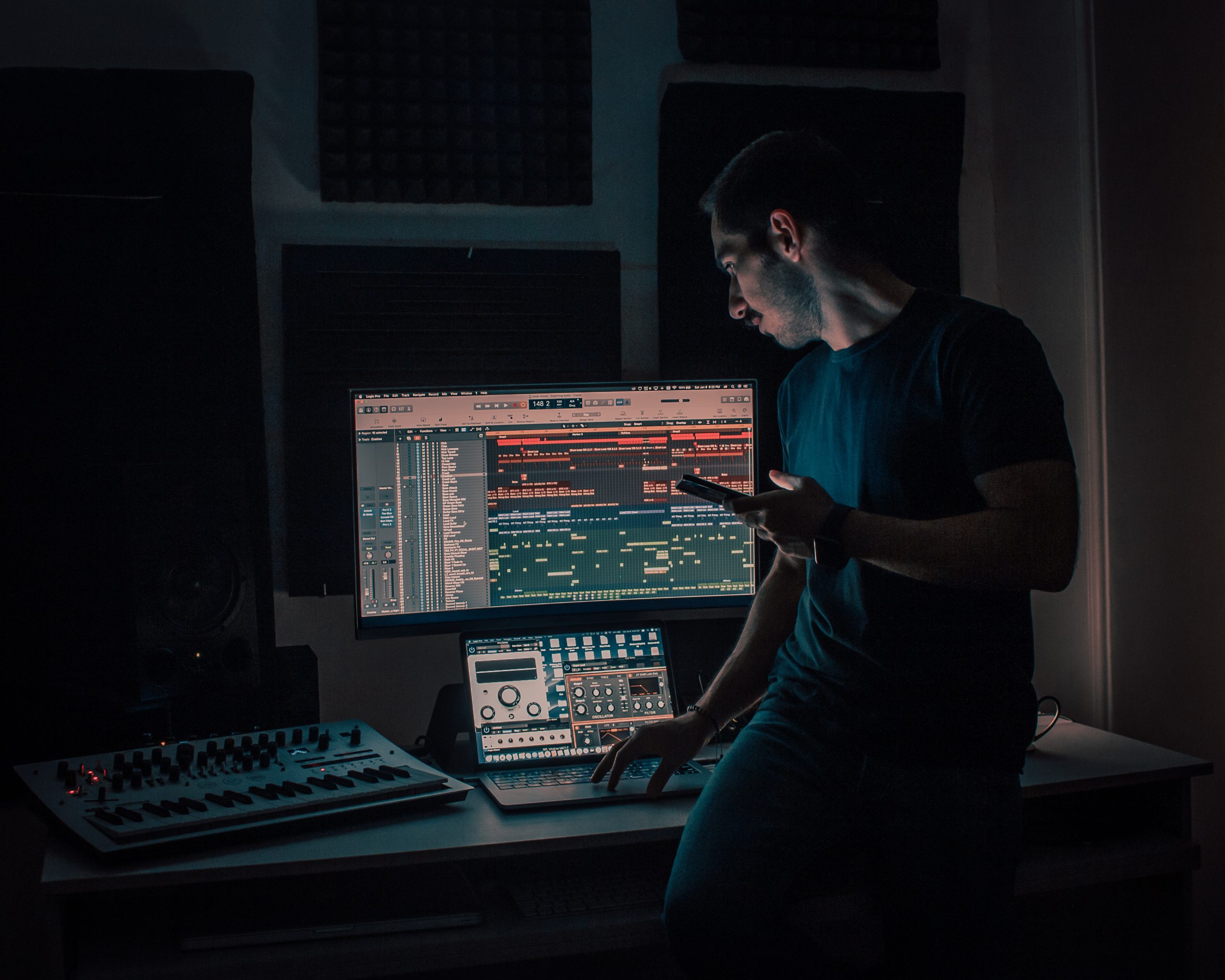 Working with dual monitors for music production