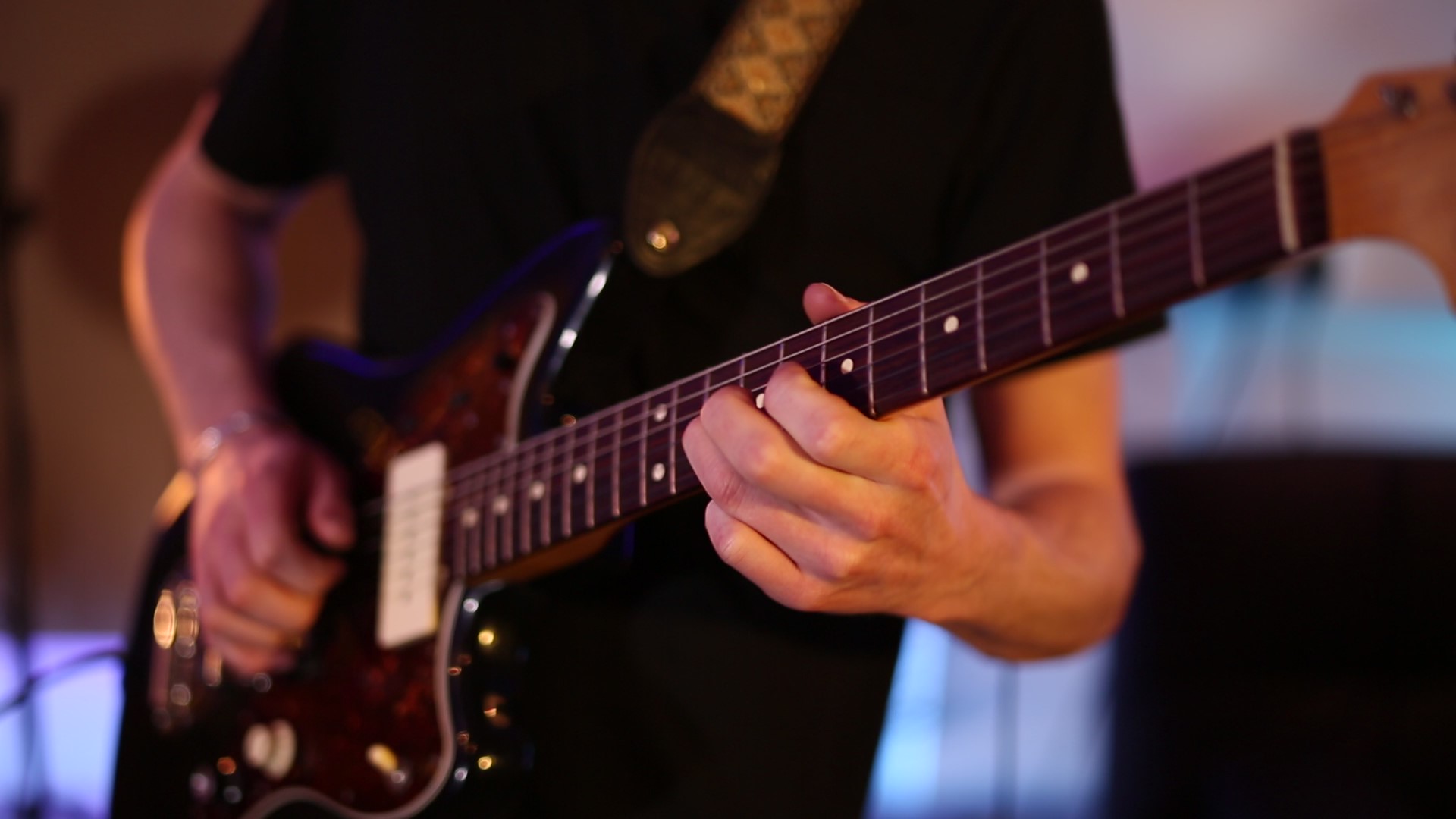 Teach yourself the guitar – 10 top tips