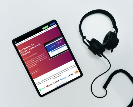 RouteNote iPad headphones