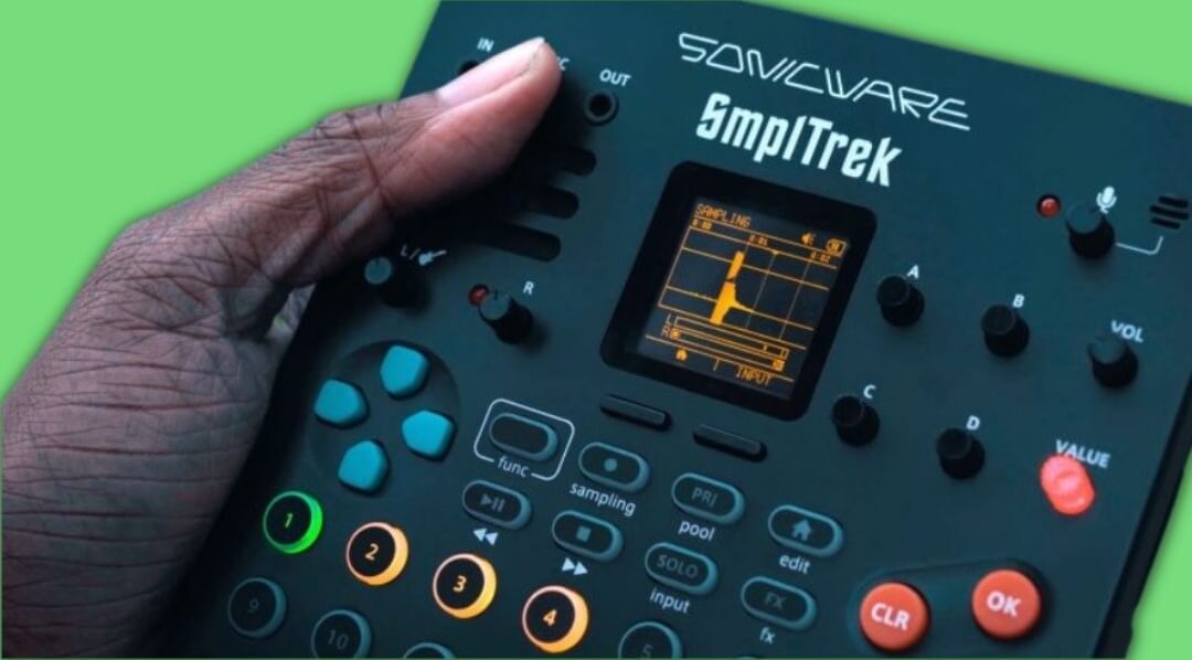 The interface off the SmplTrek features a square, vector-style screen. In addition to the visual aid that screens always provide, the interface itself is pretty interesting. It