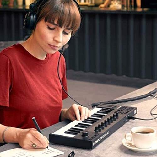 The Komplete Kontrol M32 MIDI keyboard has 32-mini keys and 8 knobs for flexible DAW integration. Its OLED display presents information based on interactions you make, and computer connectivity comes through USB 2.0 connectivity. 