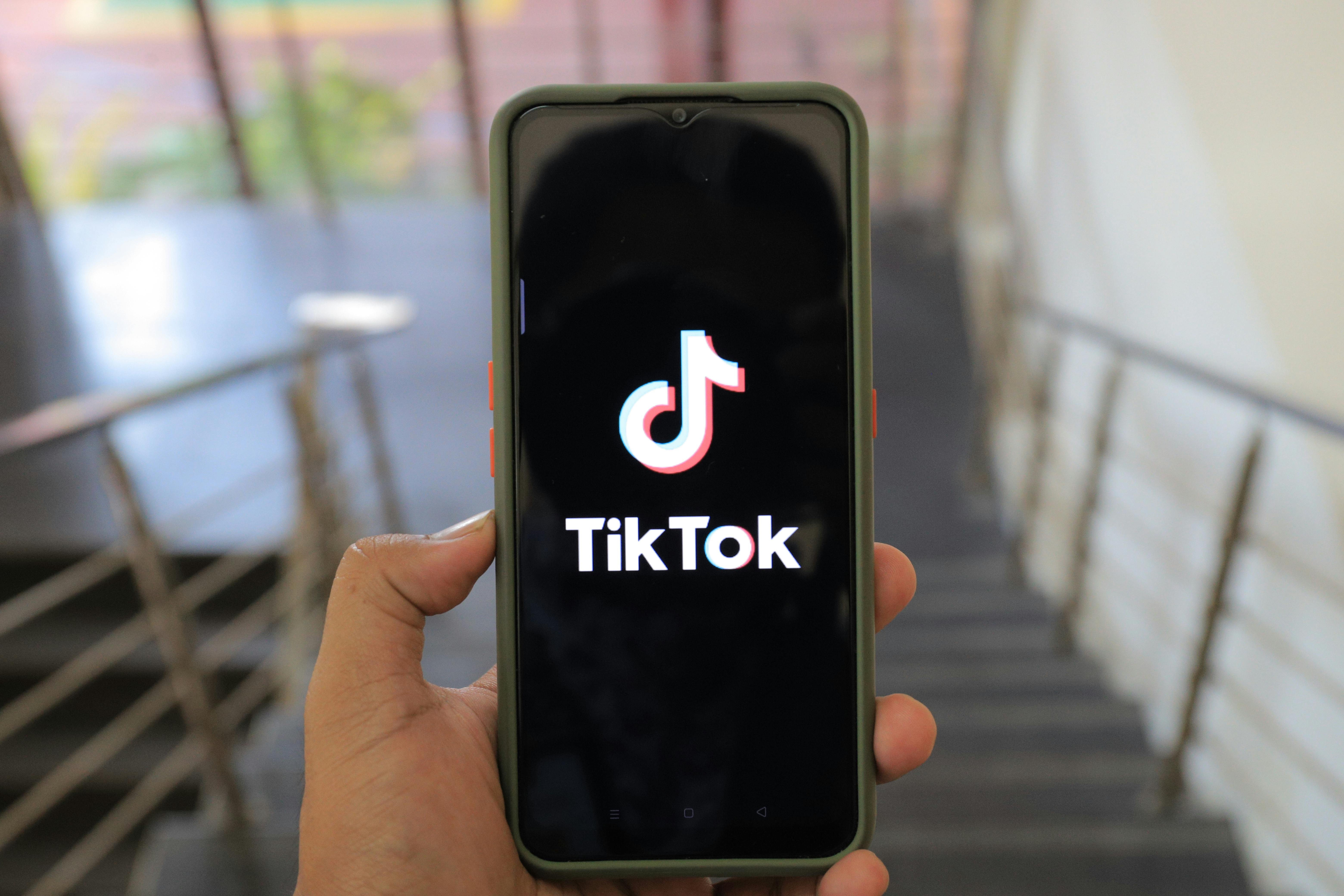 New TikTok group chat enables in-app collaboration