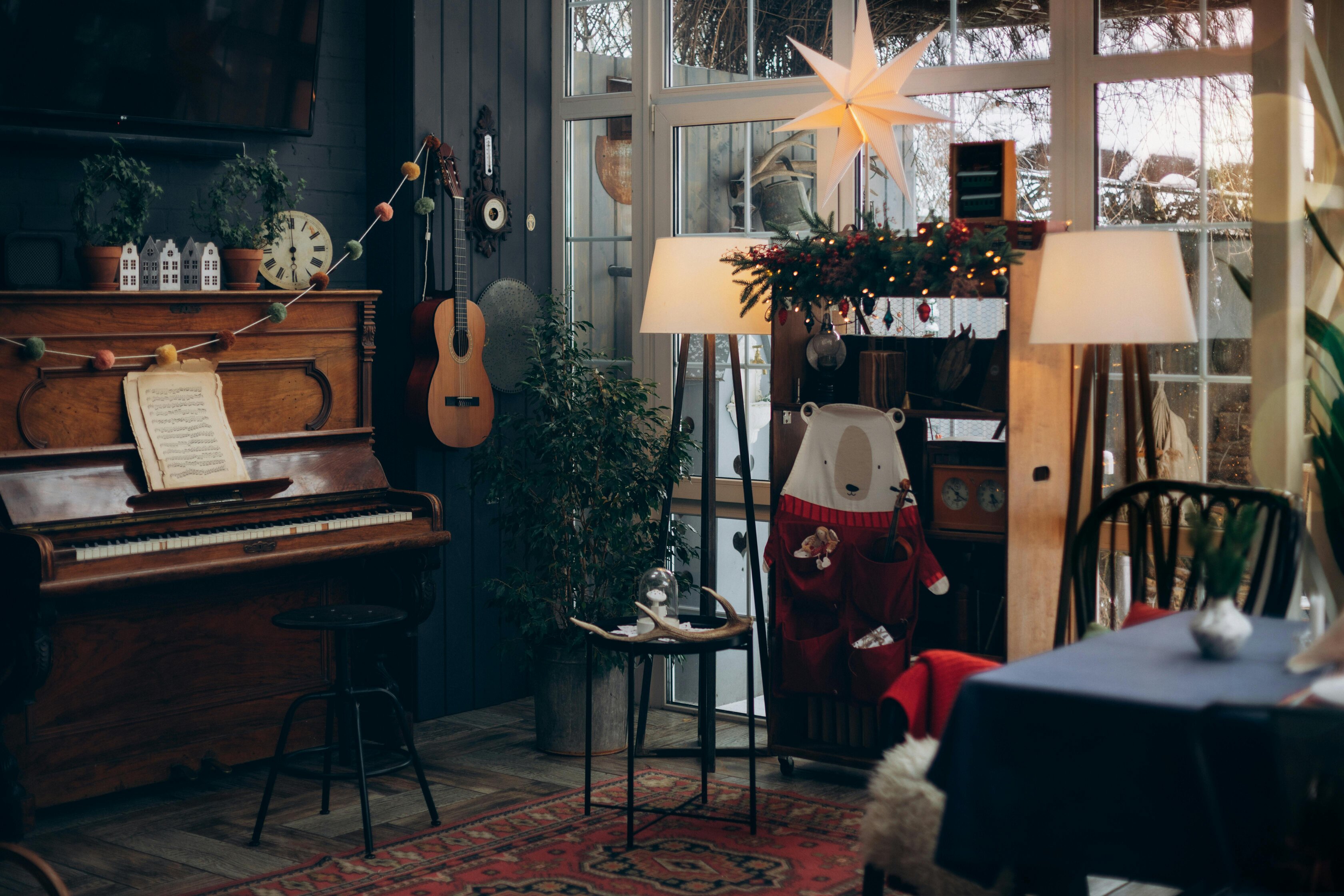 The dos and don’ts of holiday-themed marketing for independent artists