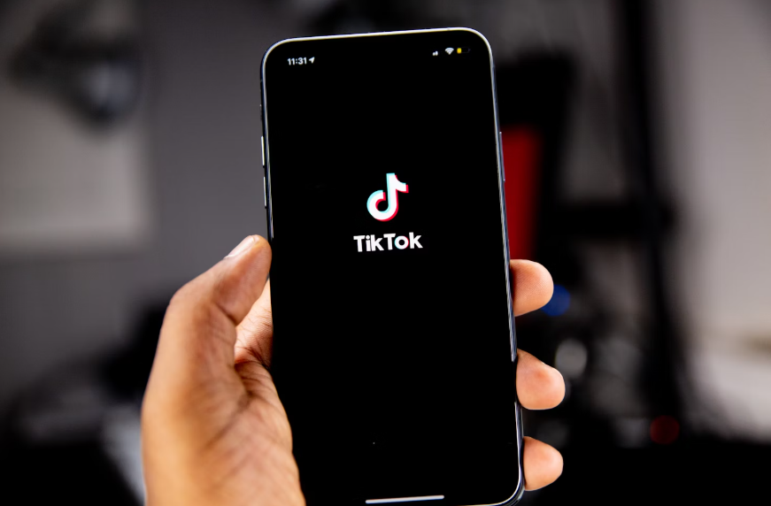 TikTok returns to the App Store and Google Play store