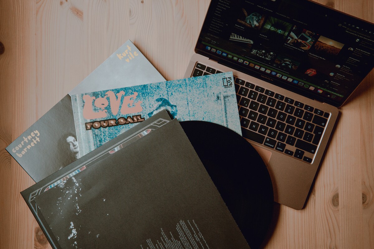 How to curate a successful playlist as an independent artist/producer