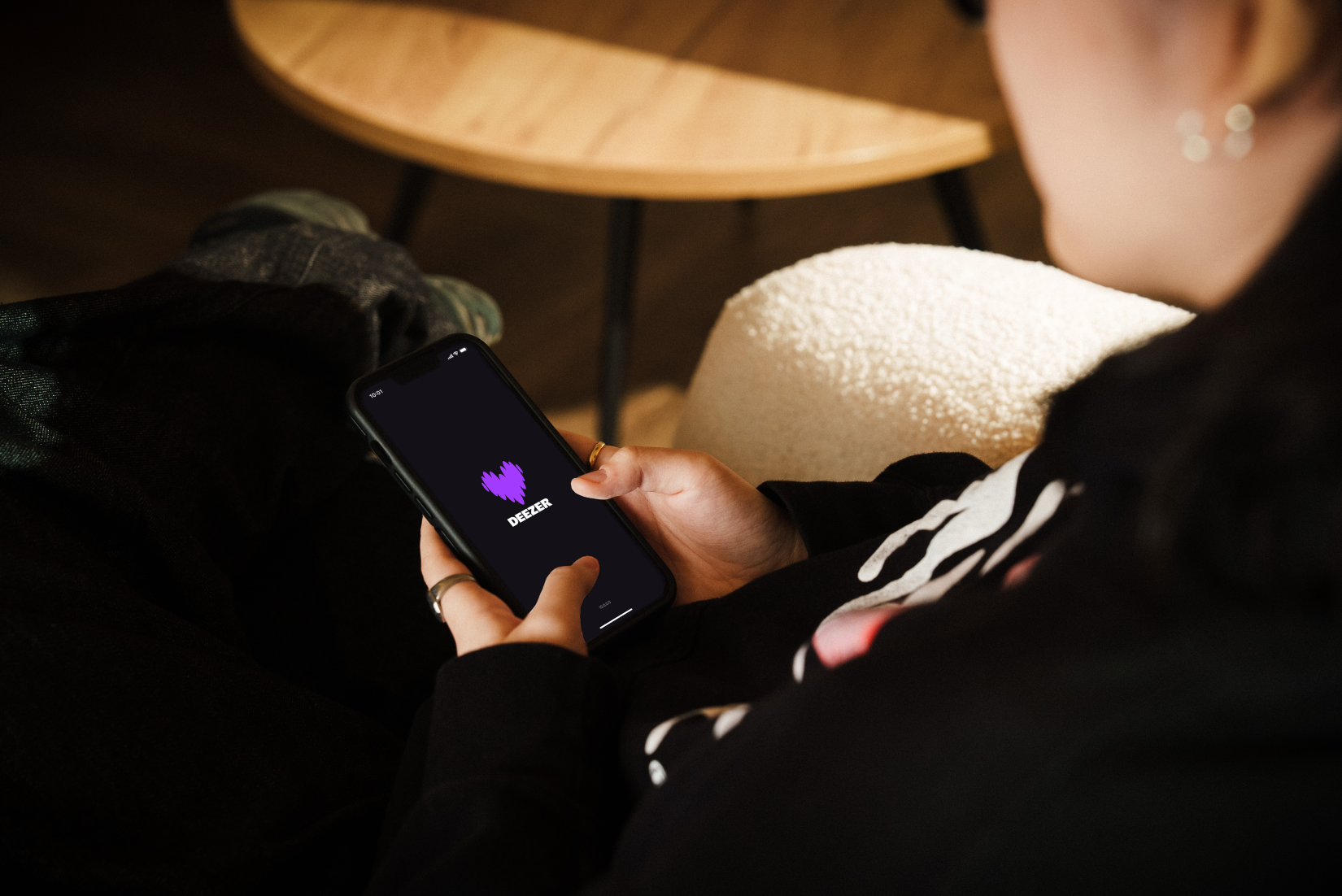 Deezer’s AI detection tool now helps Hungarian rights organization as AI uploads hit 60,000 tracks a day