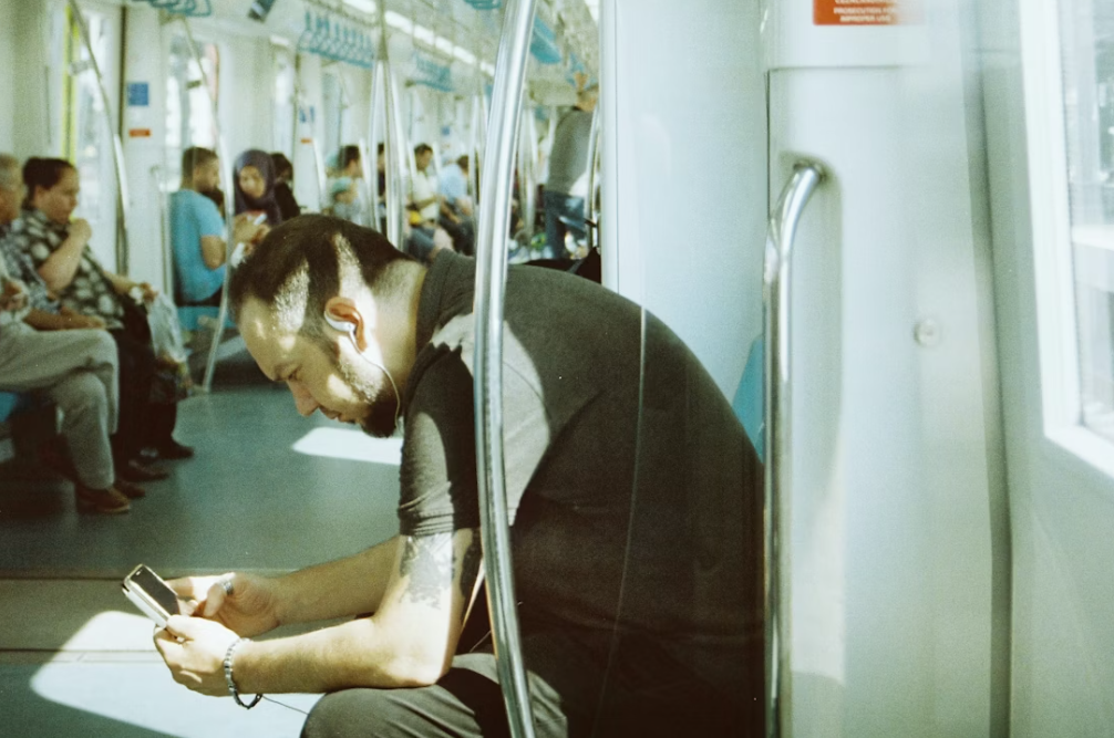 Can a phone app really reduce motion sickness with sound? Samsung thinks so