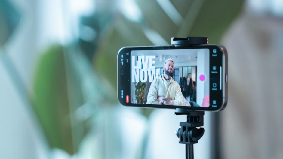 YouTube Live Tips for Artists: 4 ways to boost engagement and grow your fanbase