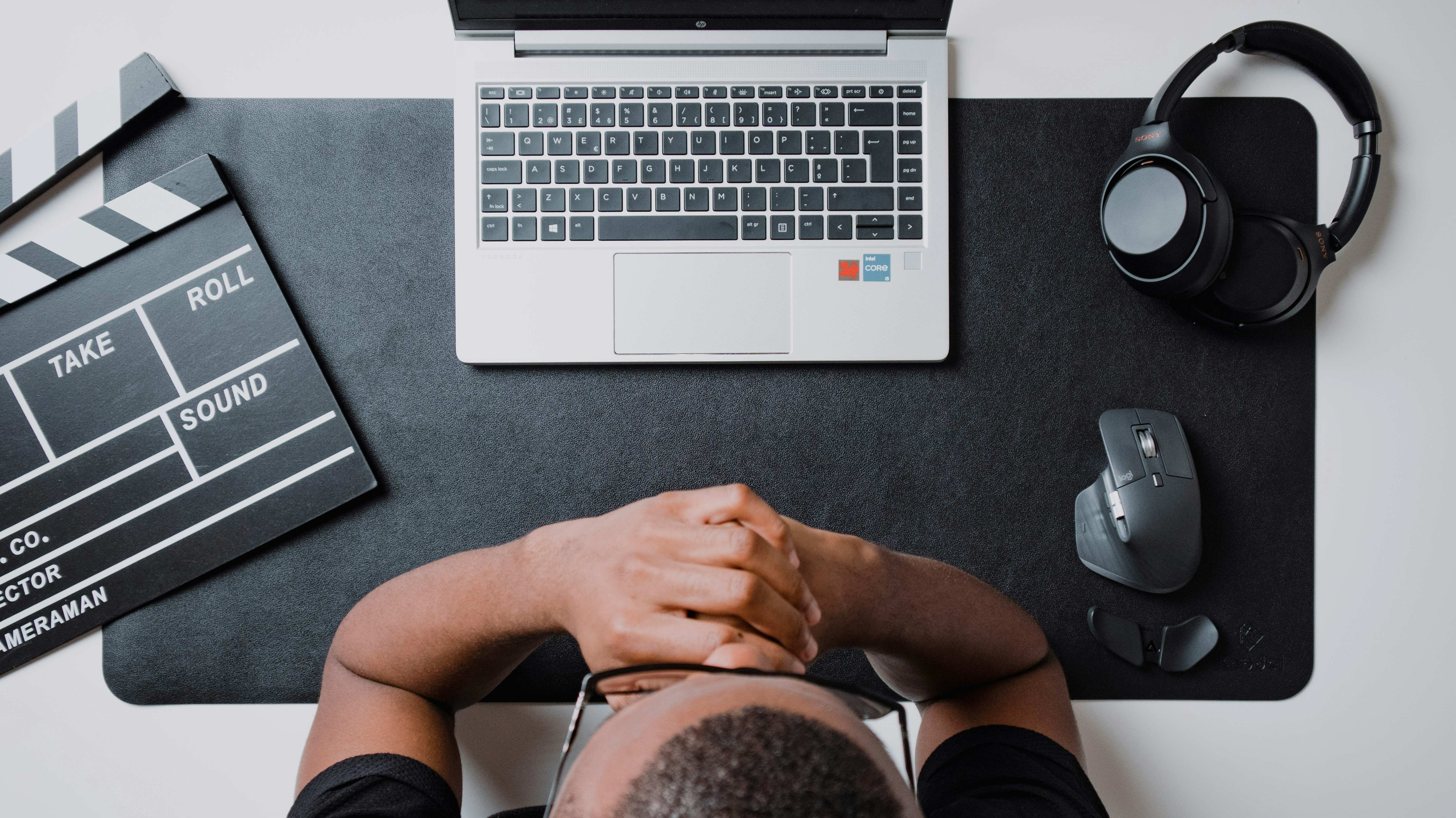 Content batching for musicians: Create weeks of social media content in a day