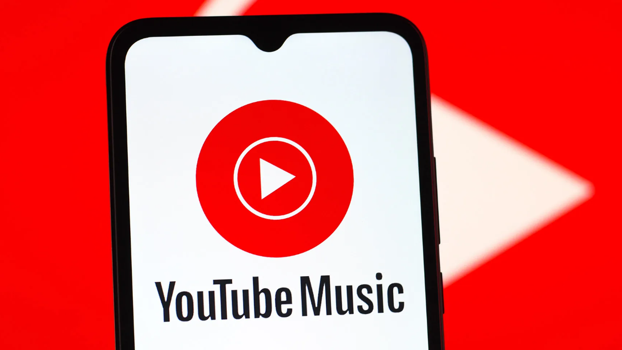 YouTube Music tests fullscreen cover art bringing a more immersive Now Playing experience