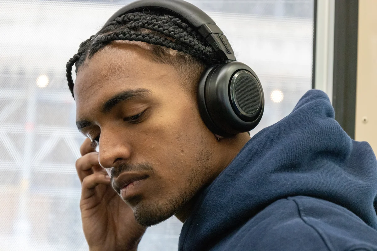 TDM. Neo headphones twist into a Bluetooth speaker