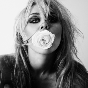 Miley Cyrus “Bass Persuades” Meaning – Why Does She Say the Kids Don’t Want to Dance?