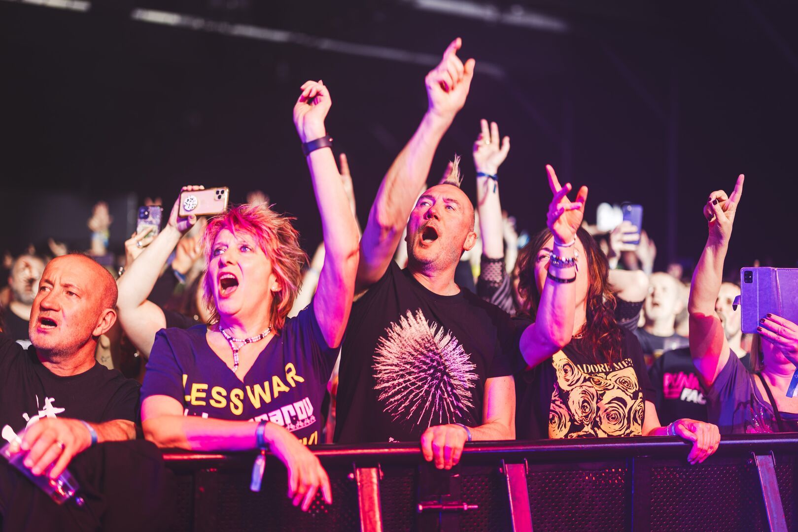 Shiiine On Weekender 2027 Lineup: Babyshambles, Ash, Cast and More