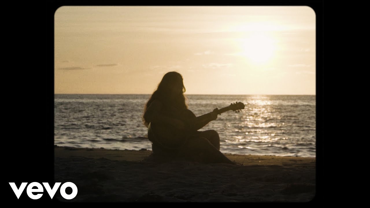 15 Songs Like Gigi Perez’s “Sailor Song” for Indie-Folk Fans