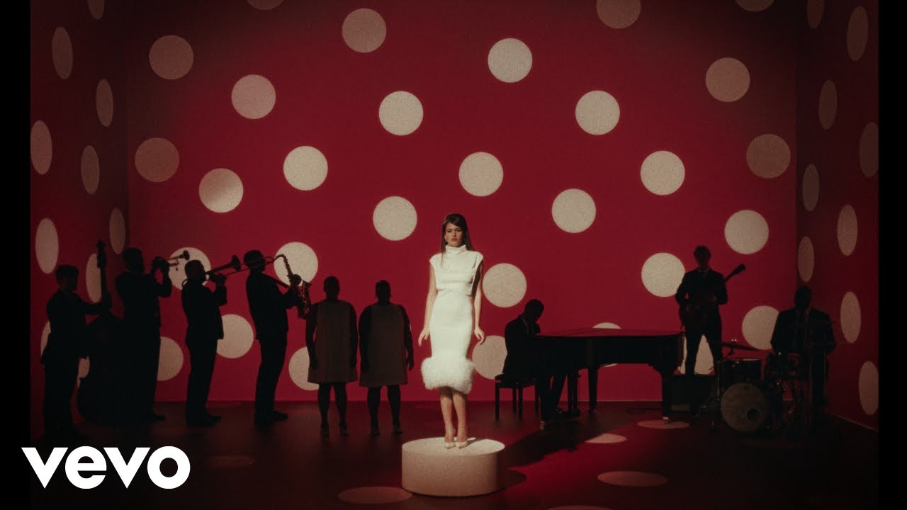 15 Songs Like Sienna Spiro’s “Great Expectation”